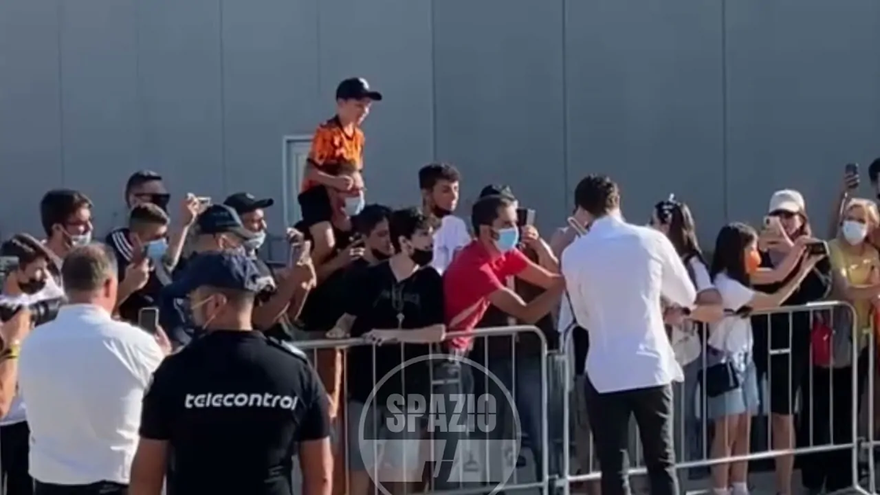 VIDEO | ✅ LOCATELLI È ARRIVATO AL JMEDICAL! Sentite i tifosi della Juve