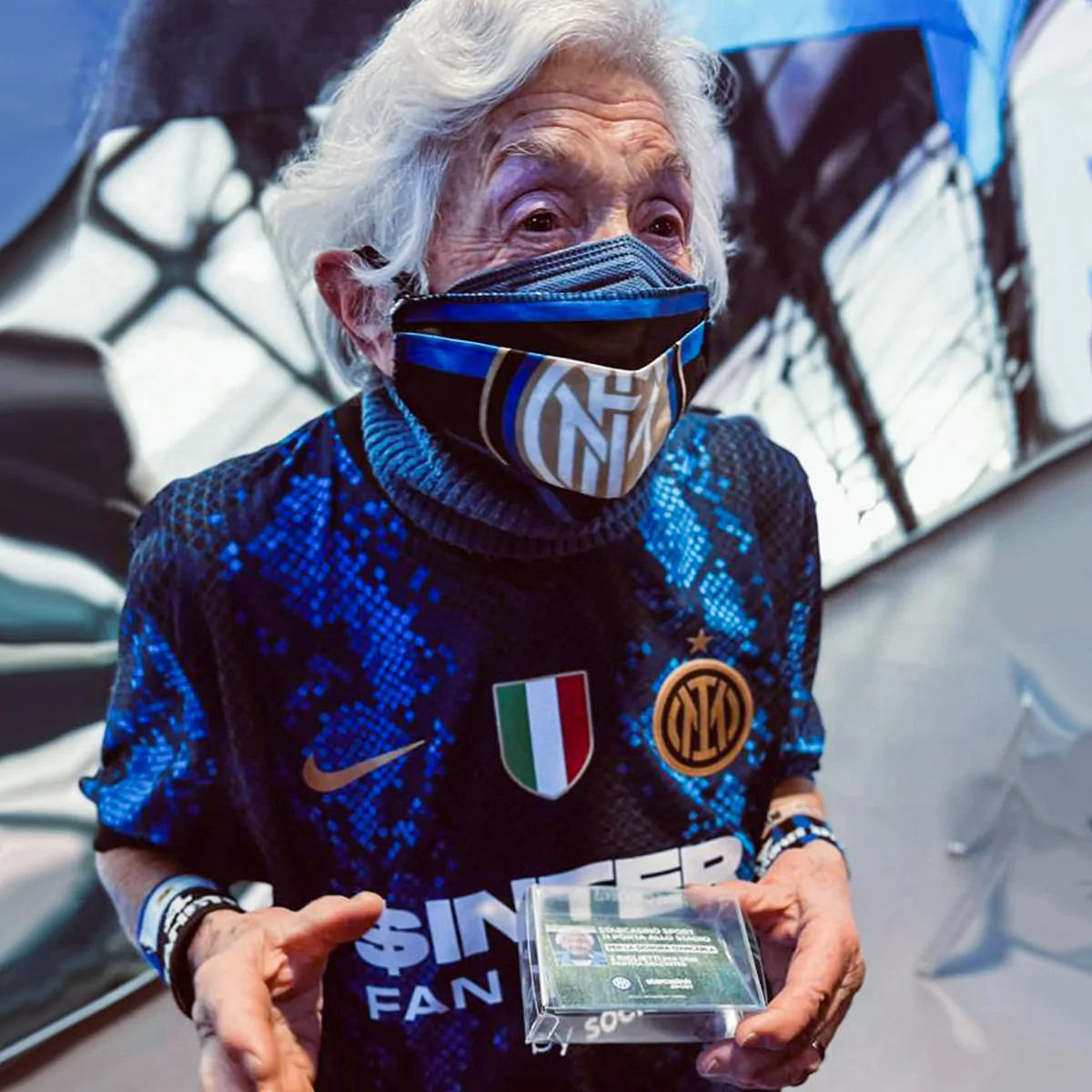 STARCASINÒ SPORT, CHE GESTO PER LA STORICA TIFOSA GIANCARLA (85 ANNI)! 2 BIGLIETTI CON HOSPITALITY PER OGNI PARTITA DELL’INTER