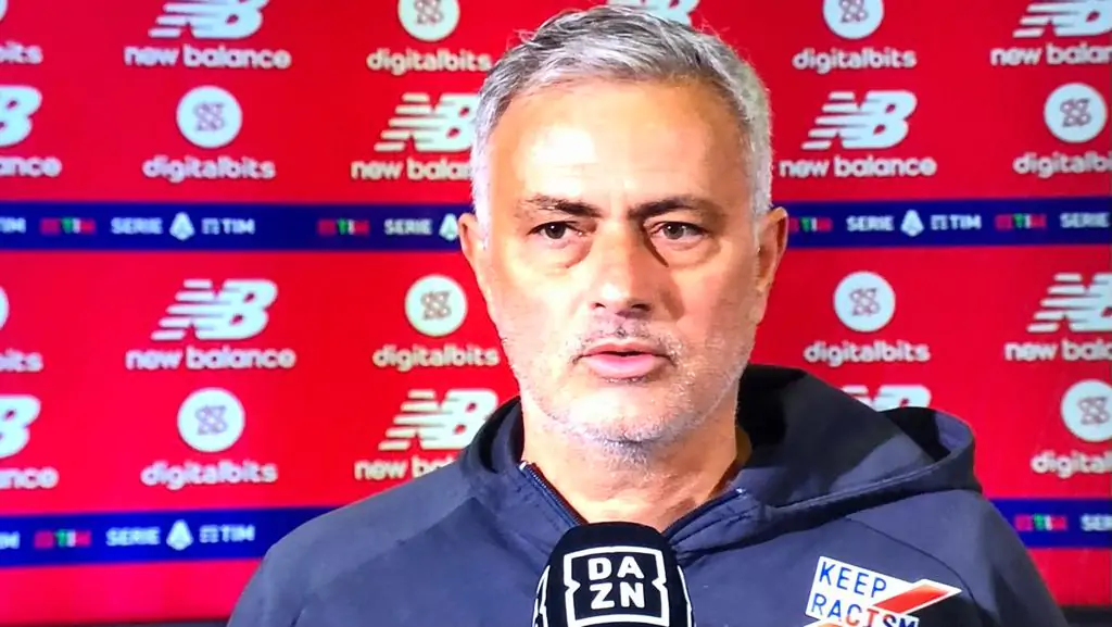 Mourinho spiega il gesto con i tifosi della Roma: “L’ho fatto per un motivo!”