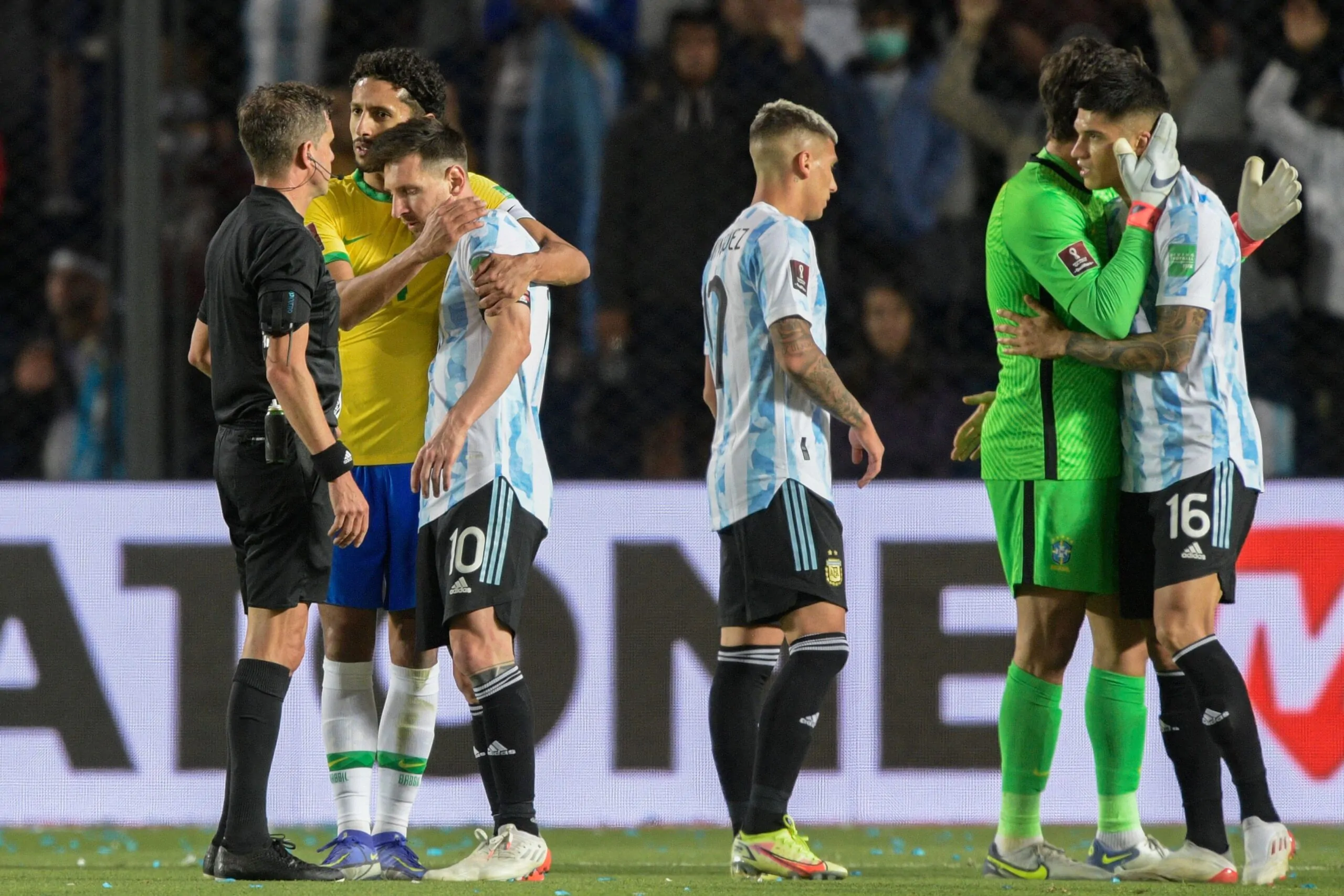 La decisione su Brasile-Argentina sospesa dopo 9 minuti: il comunicato FIFA