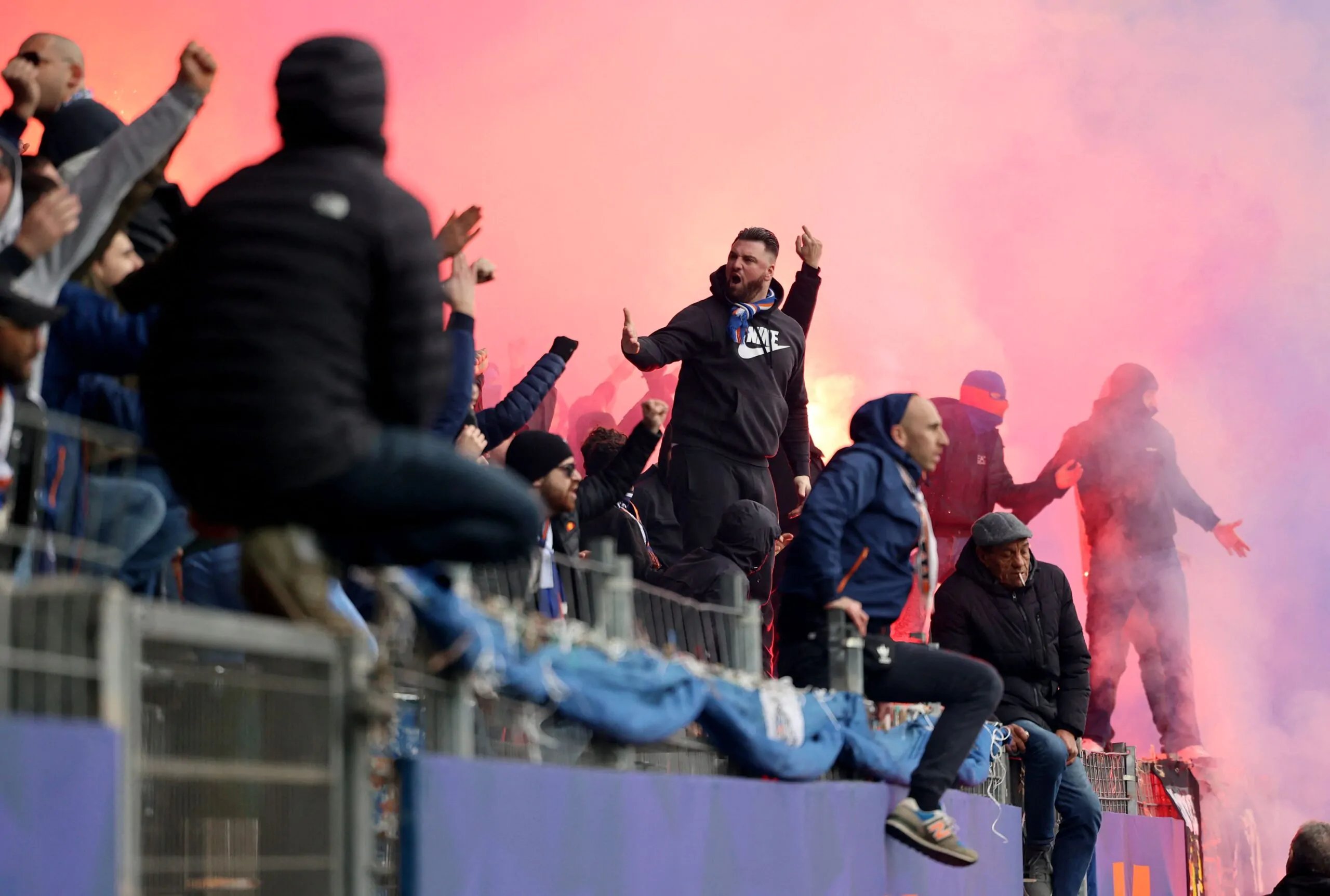 Siete una squadra di fro**”, folle striscione omofobo in Ligue 1: chiesti seri provvedimenti