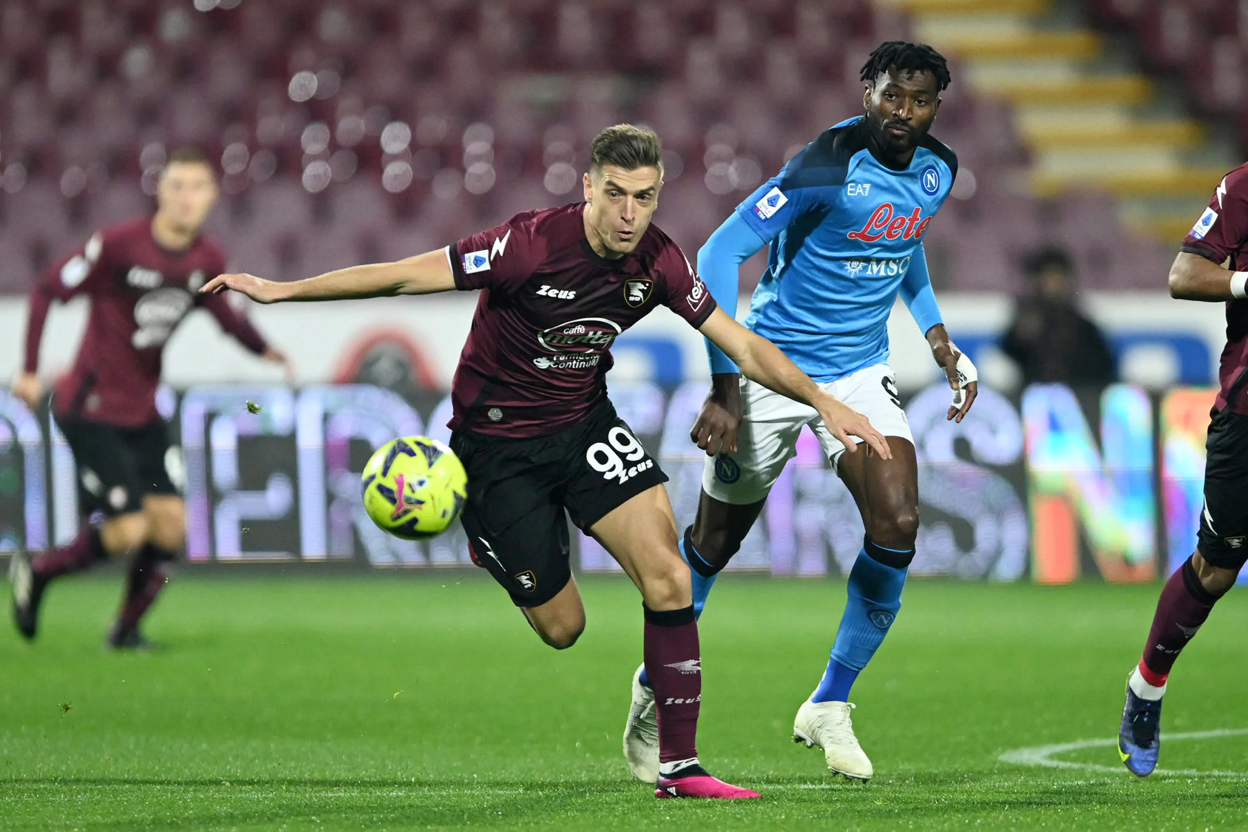 Salernitana-Napoli, striscione polemico dei tifosi di casa in curva (FOTO)