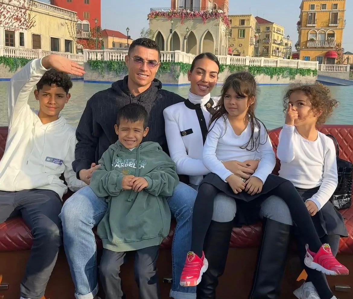 Cristiano Ronaldo, Georgina furiosa: “Hanno picchiato mio figlio”