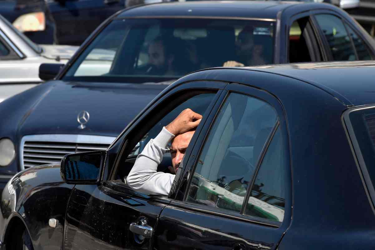 Auto in mezzo al traffico 