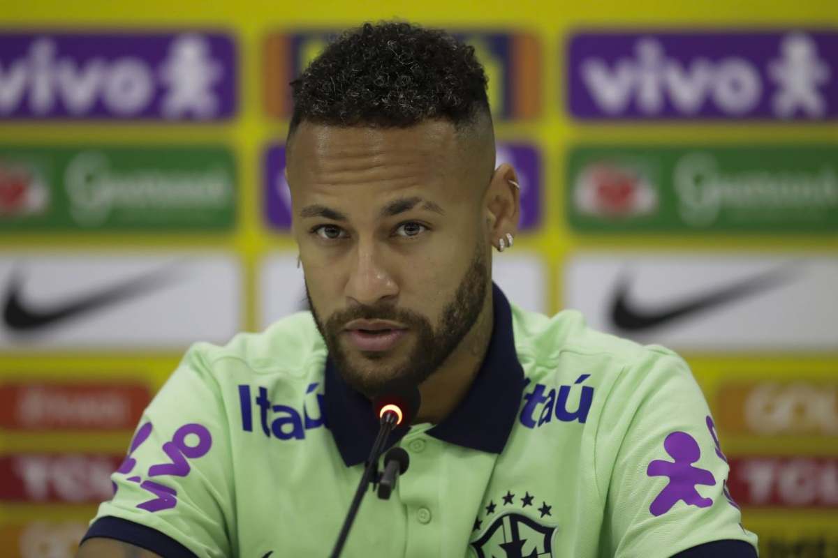 Paura Neymar, hanno tentato di rapinare compagna e figlia. 