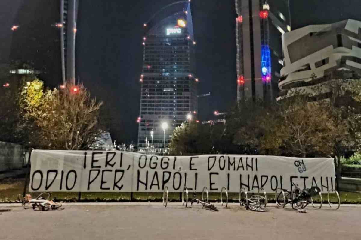 Lo striscione della Curva Nord dell'Inter rivolto ai tifosi del Napoli