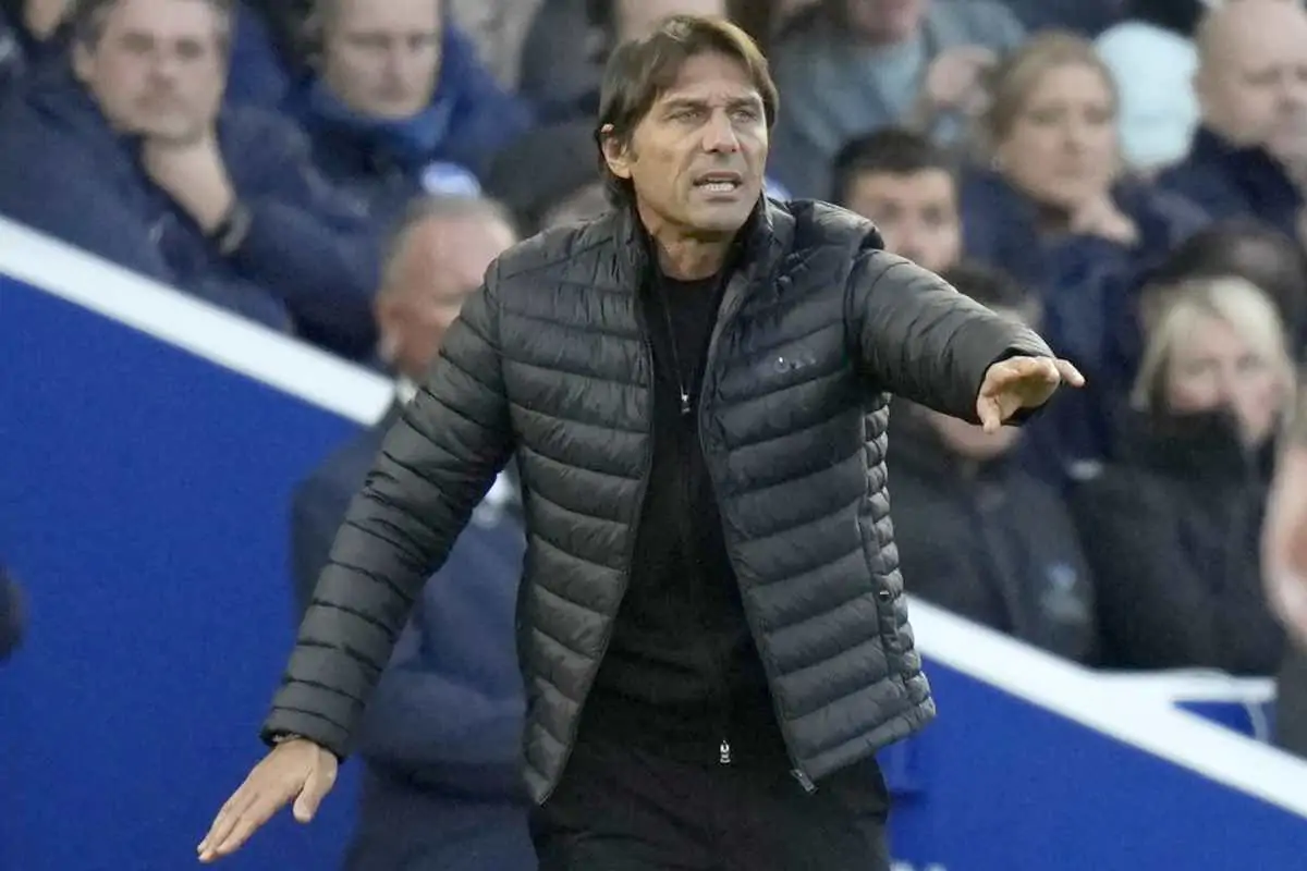 Conte tradisce due volte il Napoli