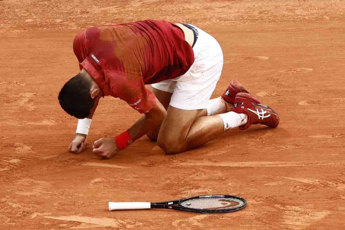 Novak Djokovic si ferma: niente Wimbledon