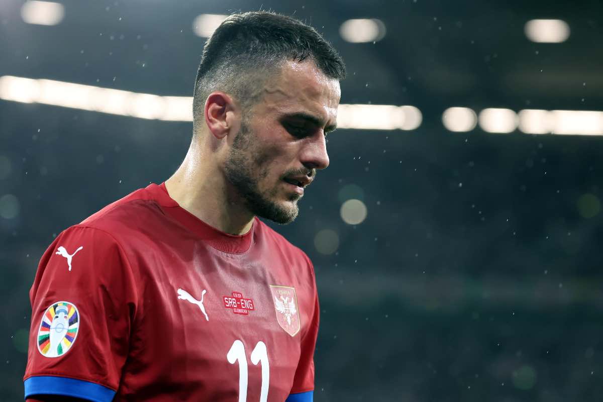 Grave infortunio per Kostic, stravolti i piani della Juventus