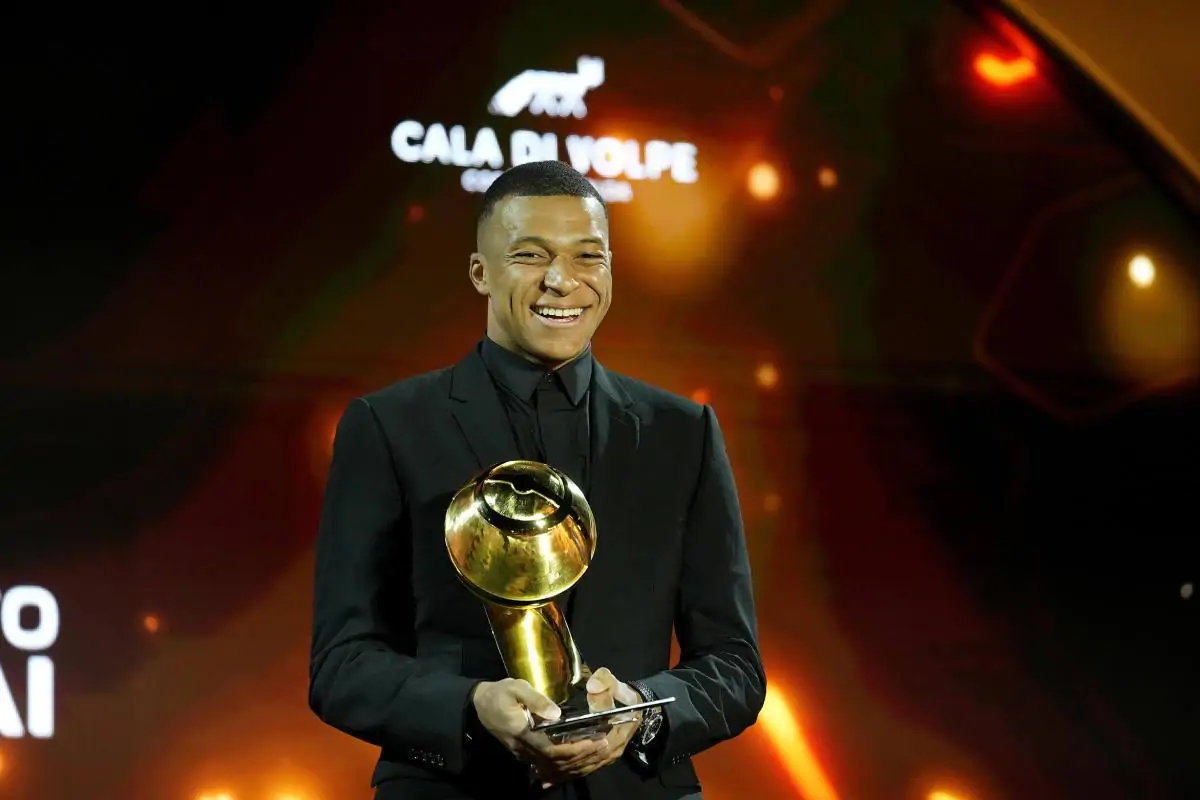 Mbappé, l'ufficialità fa saltare tutto