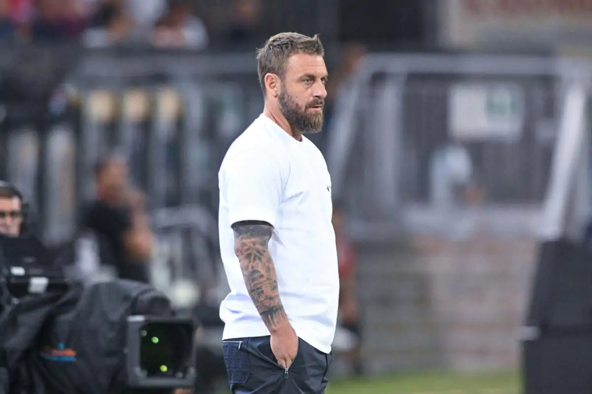 Roma, l'ufficialità cambia tutto: De Rossi spiazza i tifosi