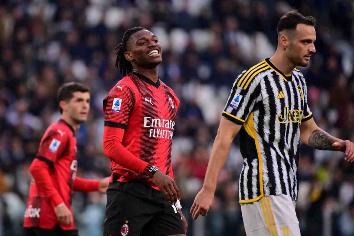 Leao e Gatti in campo in vista di Milan-Juve