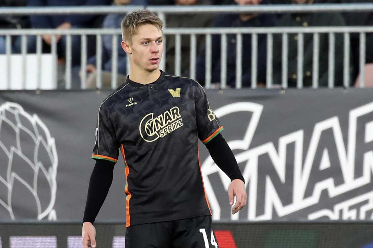 Nicolussi Caviglia in campo in Venezia-Inter