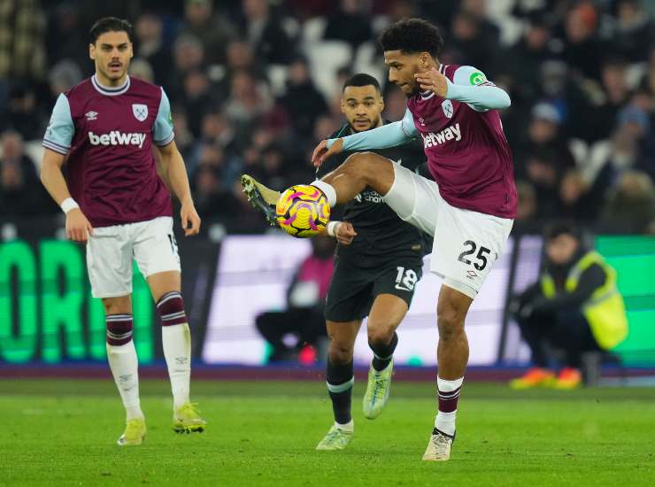 Todibo con la maglia del West Ham