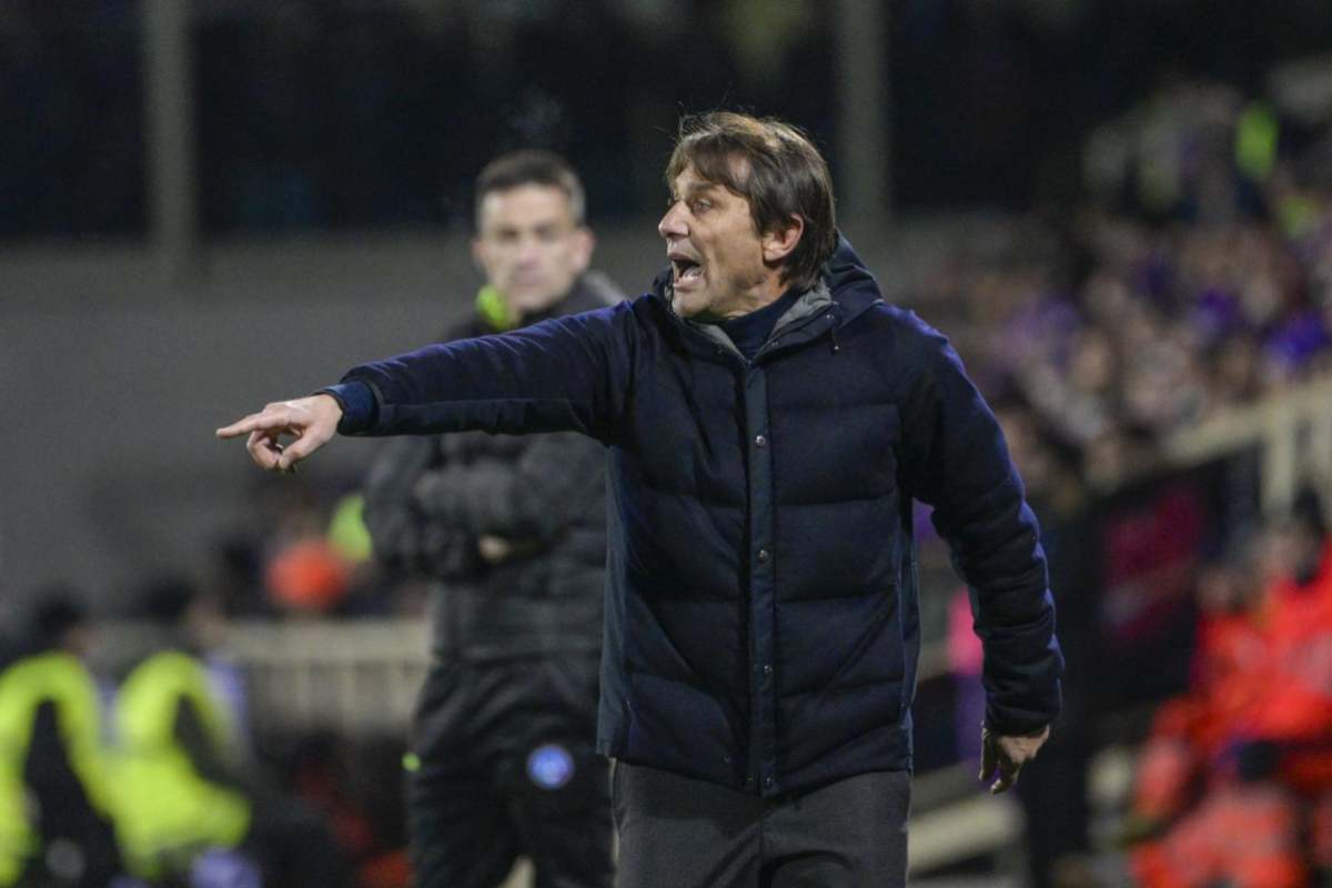 Conte dà indicazioni al Napoli