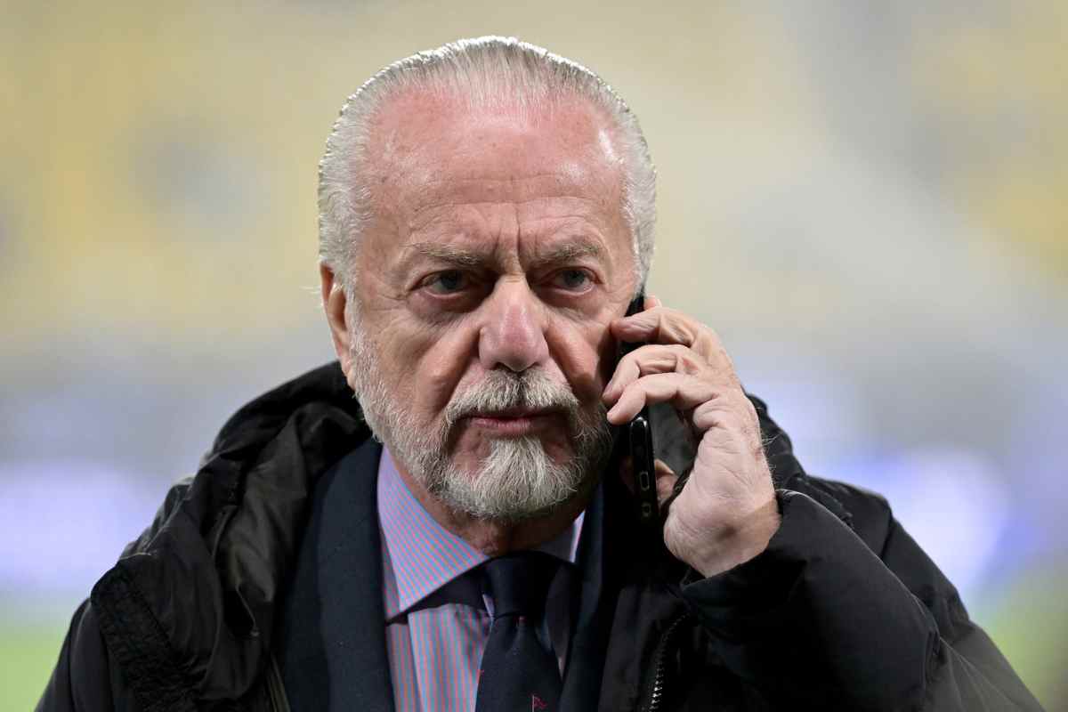 De Laurentiis al telefono