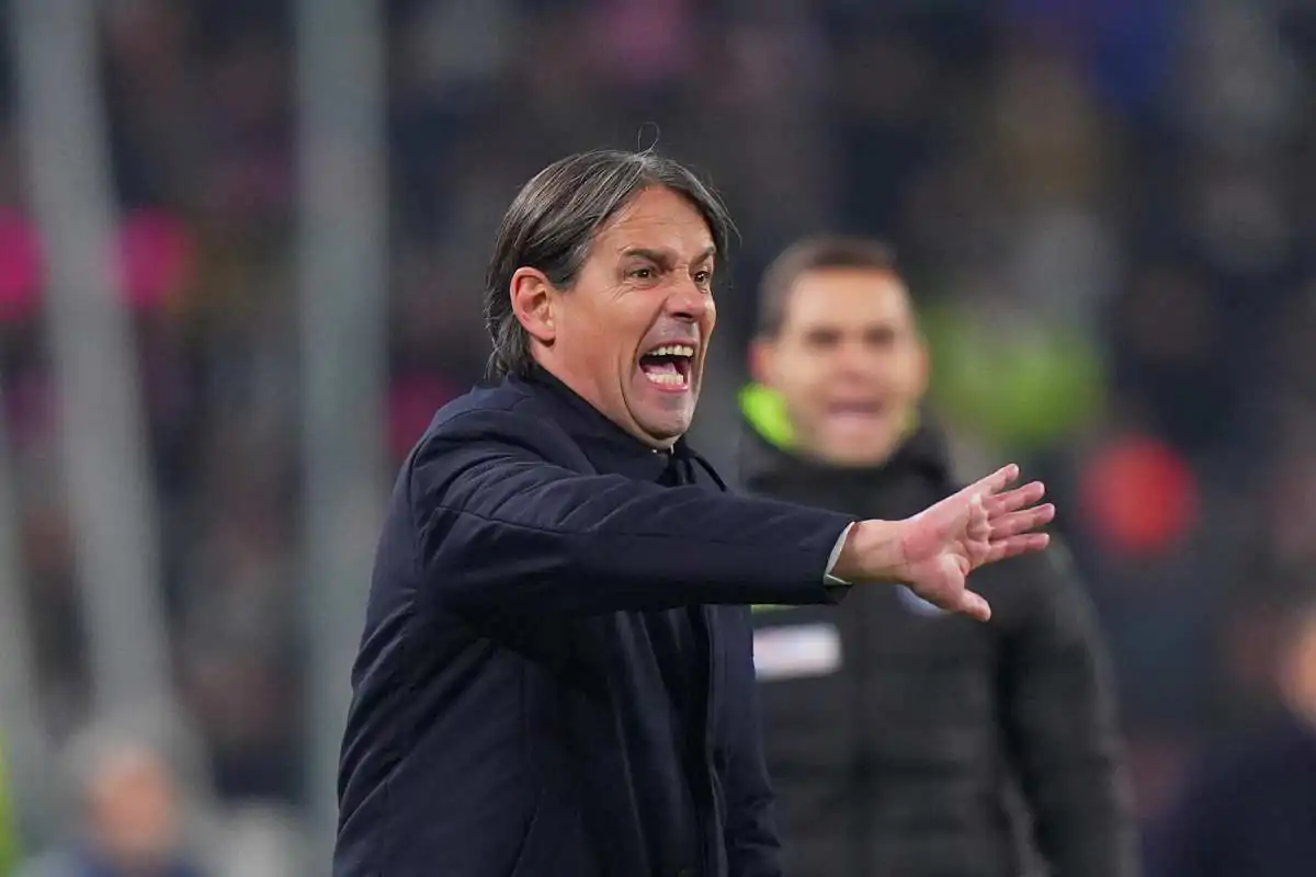 Inzaghi urla e fa segno con la mano