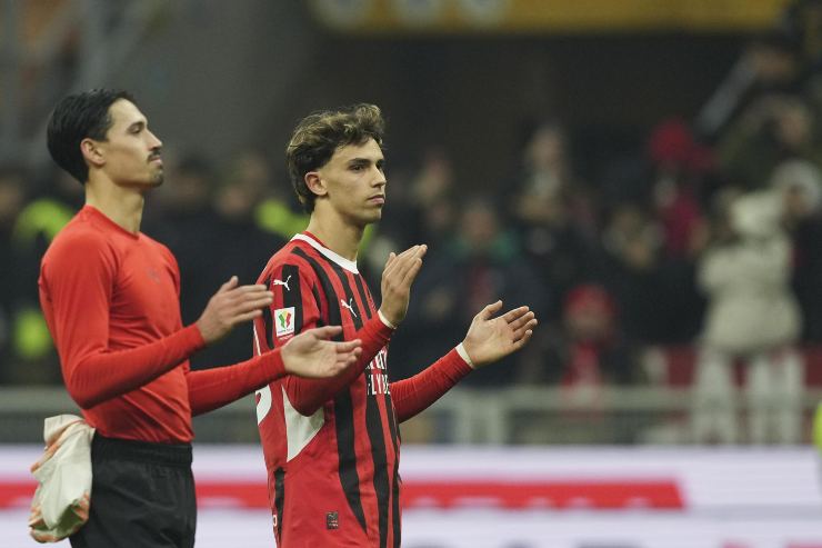 Joao Felix in campo col Milan