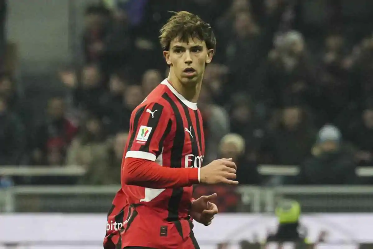 Joao Felix in campo col Milan