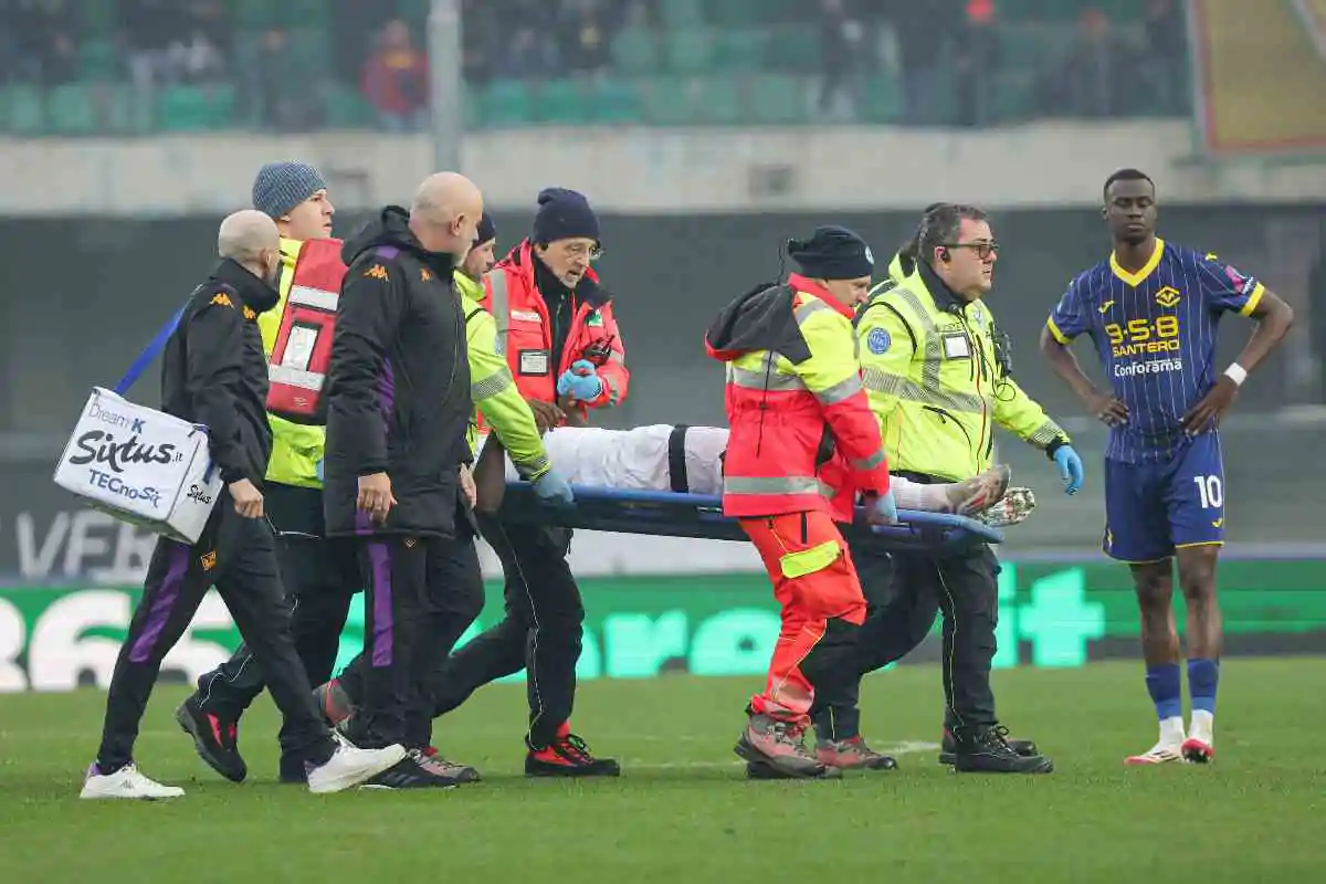 Moise Kean in barella