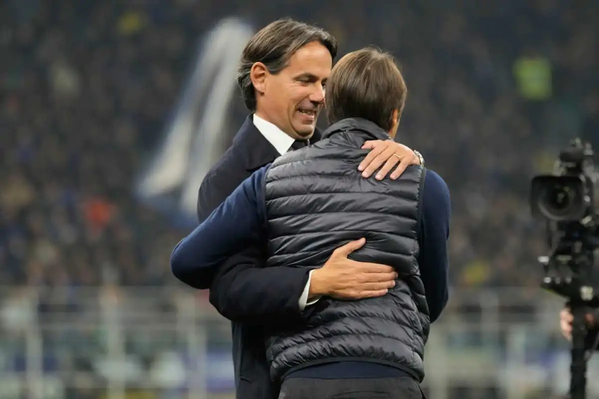 Conte e Inzaghi si abbracciano