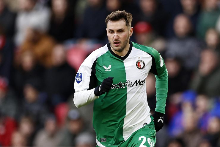 Santiago Gimenez con la maglia del Feyenoord 