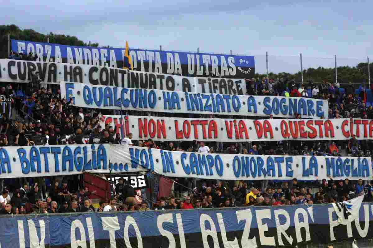 Clamoroso gesto degli ultras